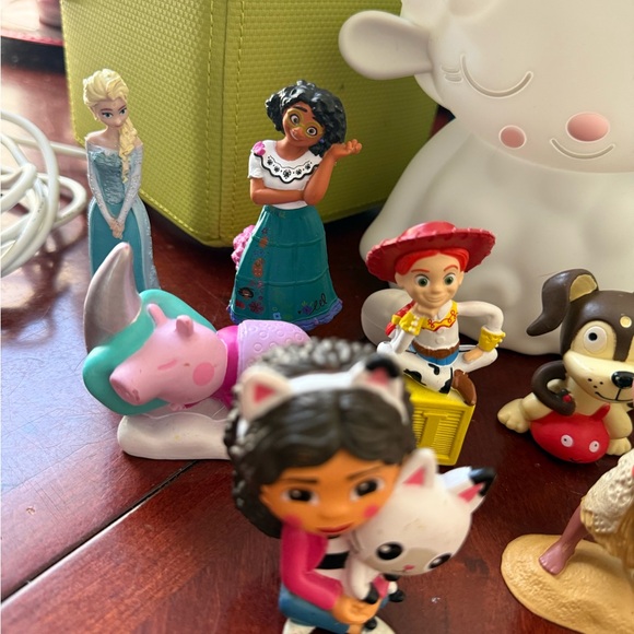 Tonie box, case, and 13 tonies - Picture 2 of 4